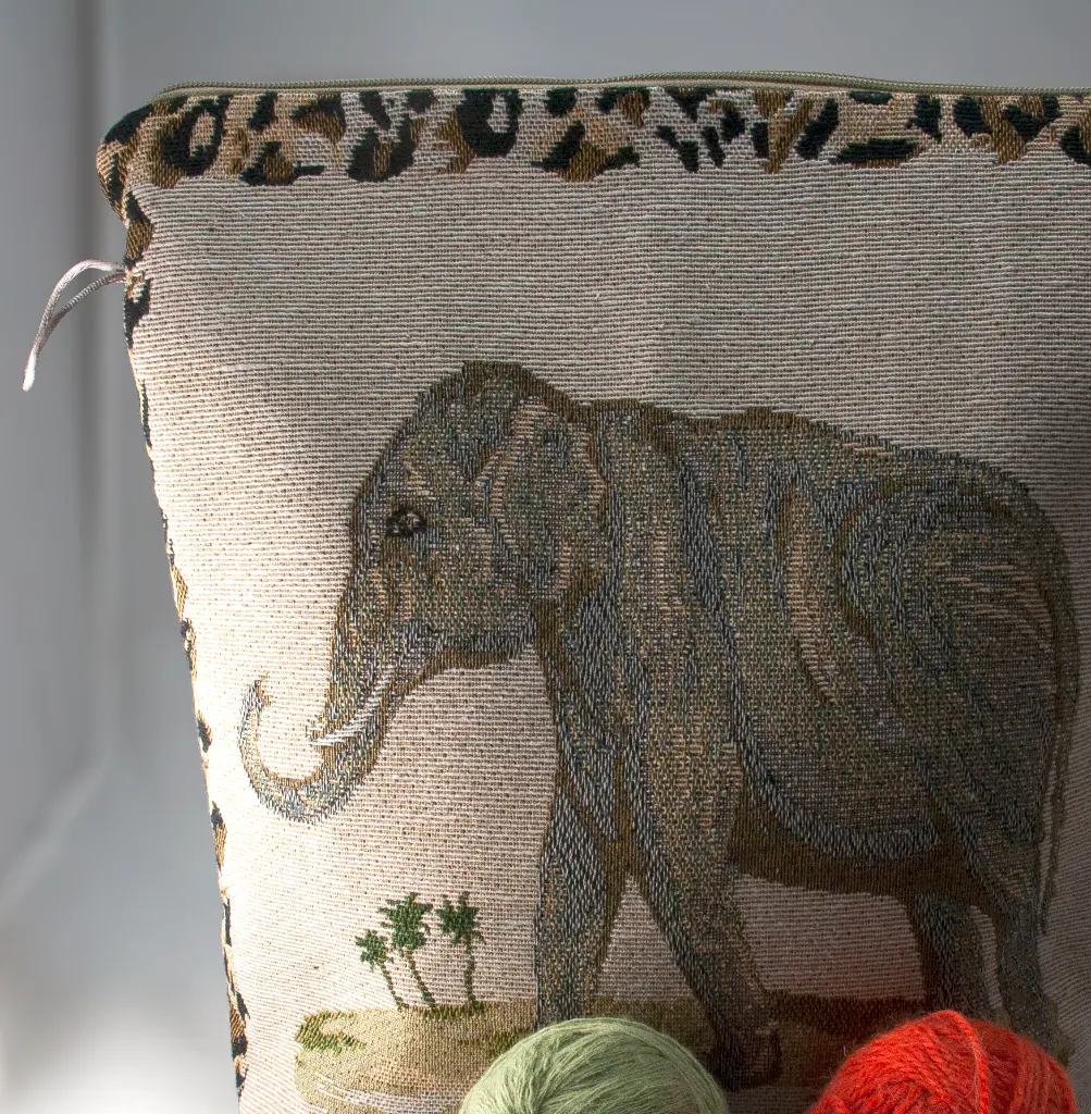 Zippered Elephant Beige XL Front 2 Croped Left.webp