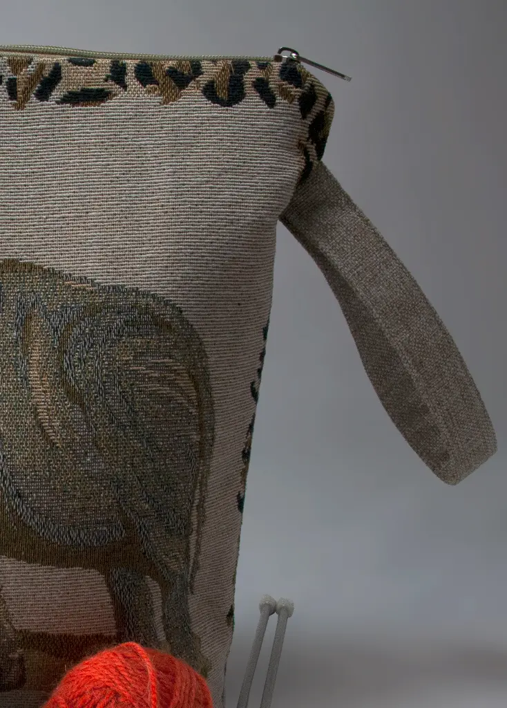 Zippered Elephant Beige XL Front 2 Croped Right.webp