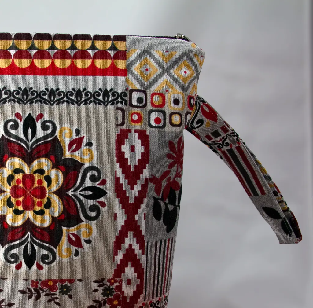 Zipper Ethnic Grey XL Front Croped Right.webp