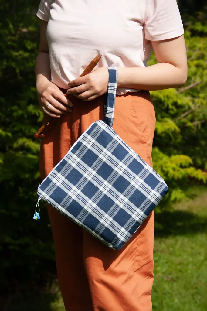 Zipper Plaid Rustikana Navy XL with Nadiia 2.webp