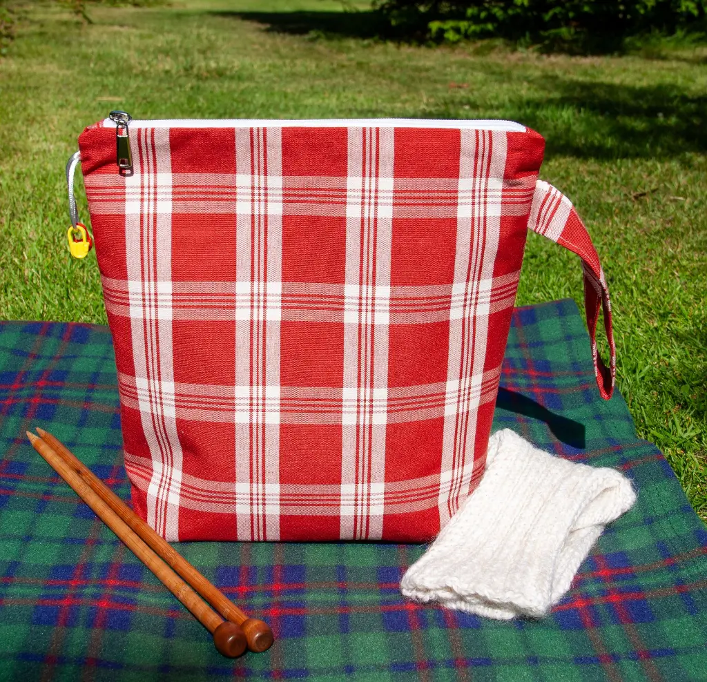 Zipper Plaid Rustikana Red XL Front 3.webp