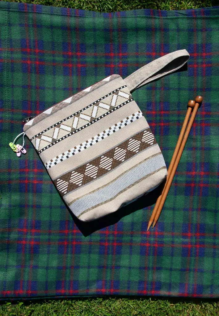 Zipper Stripe Ayrin Coffee  XL on the Floor.webp