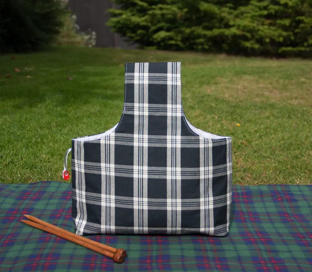 Wrist Plaid Rustikana Black L Front.webp