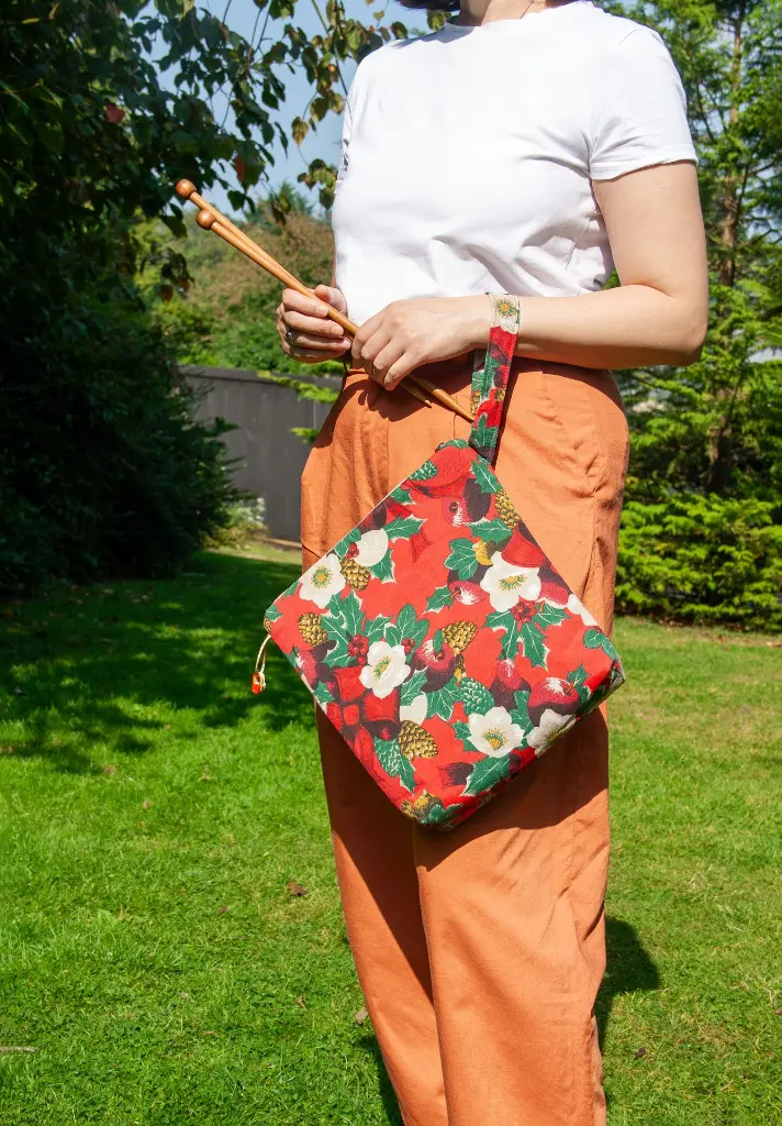 Zipper Xmas Christmas Flower Red XL with Nadiia Croped.webp