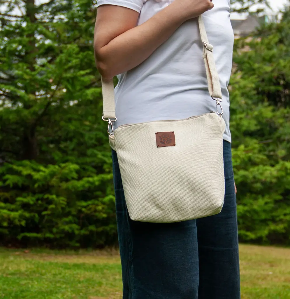 Medium Crossbody Bag Orsa Cream Milk M with Nadiia Croped 2.webp