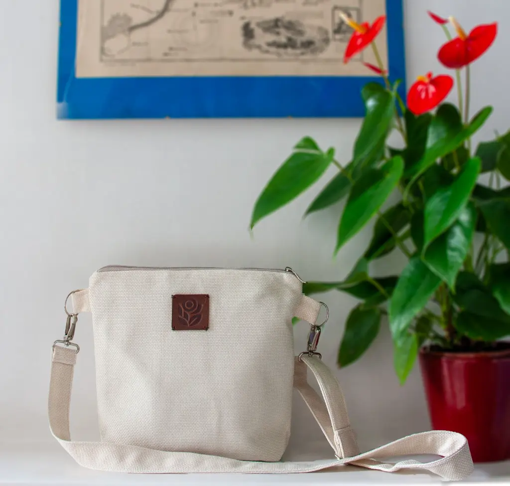 Crossbody Bag Orsa Cream Milk M Front.webp