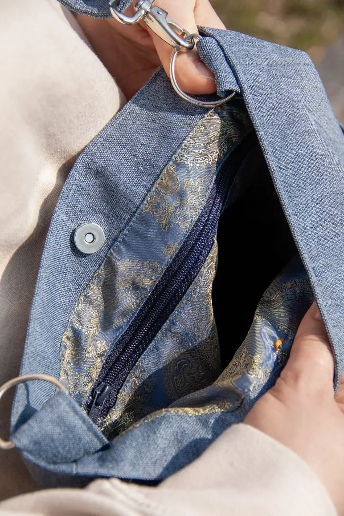 Inside Large Crossbody Bag Afina Blue.webp