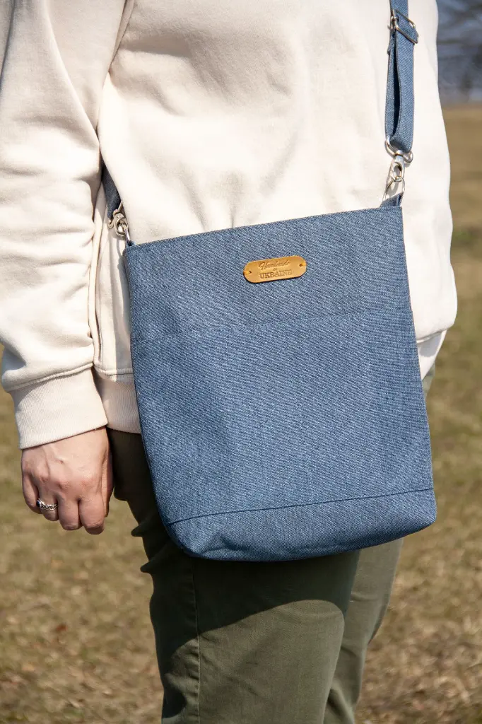 Front Large Crossbody Bag Afina Blue Croped Plus.webp