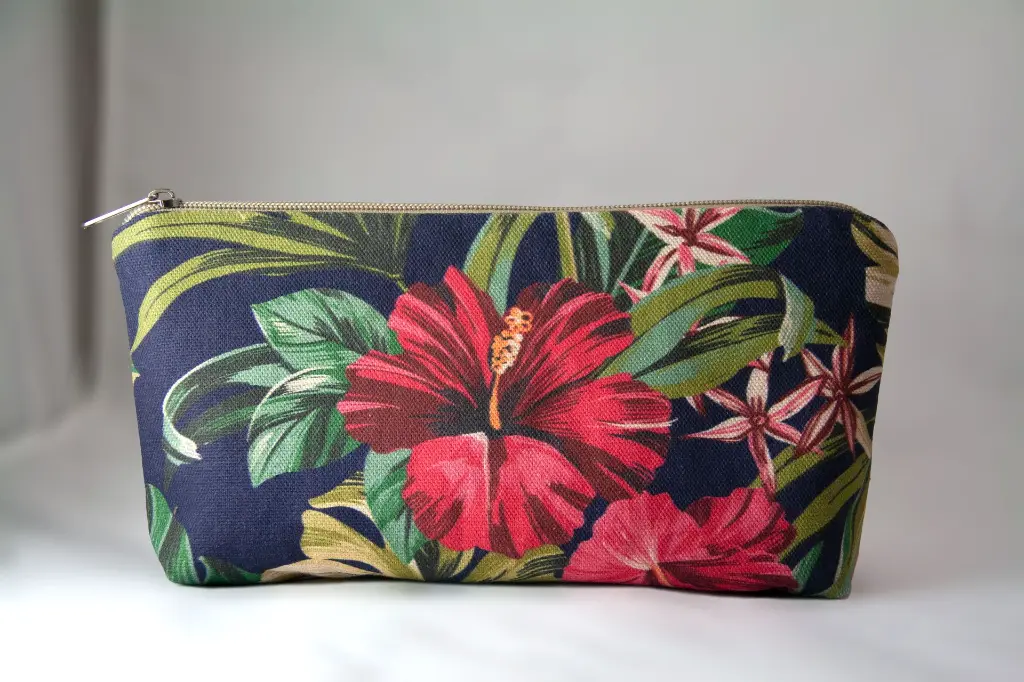 Zip Pouch  Hibiscus Black Front 2.webp