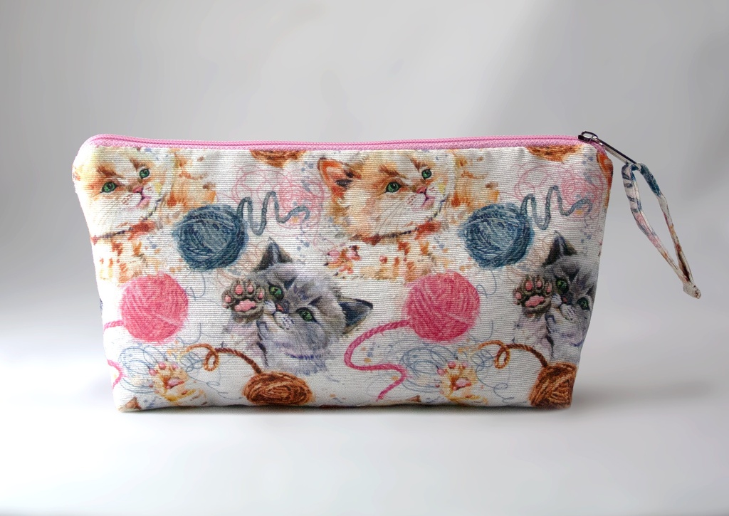 [npz-cats-white-m] Zipper Notions Pouch Cats White M