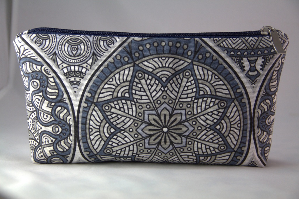 [npz-mand-grey-m] Zipper Notions Pouch Mandala Grey M